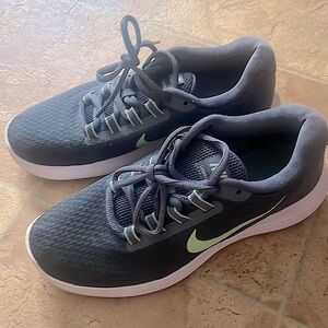 Womens size 7 Nike sneakers